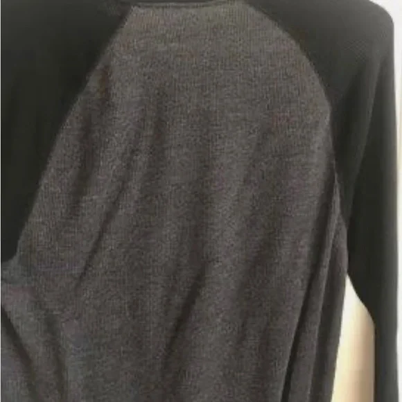 Old Navy men’s shirt - Picture 4 of 5